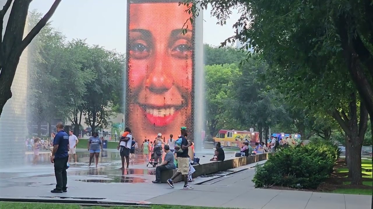 BIKING CHICAGO in 4K HDR
