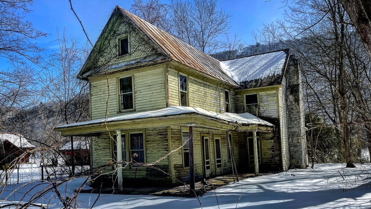 181 year old Abandoned Southern Farm House Packed w/ Antiques
