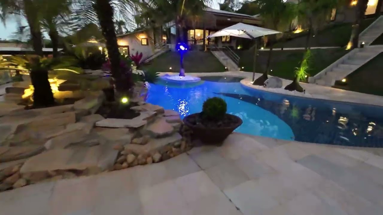 Casa Luxuosa Condomínio Amendoeiras!