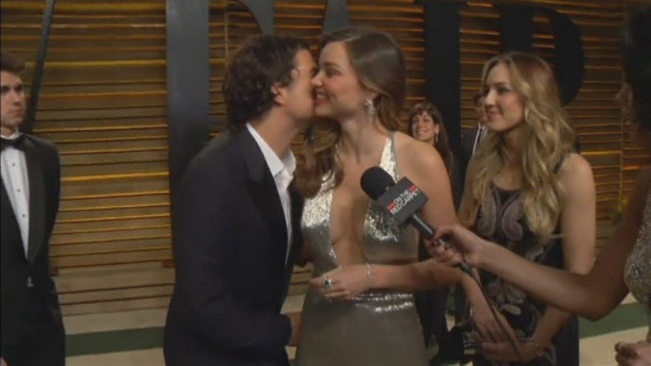AWKWARD: Orlando Bloom interrupts Miranda Kerr's interview at Vanity Fair Oscars party