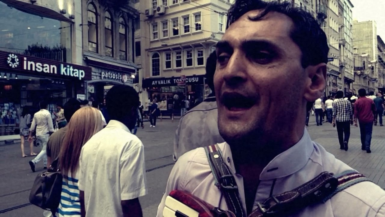Incredible Romani Singer and Accordion player, Istanbul, part 3