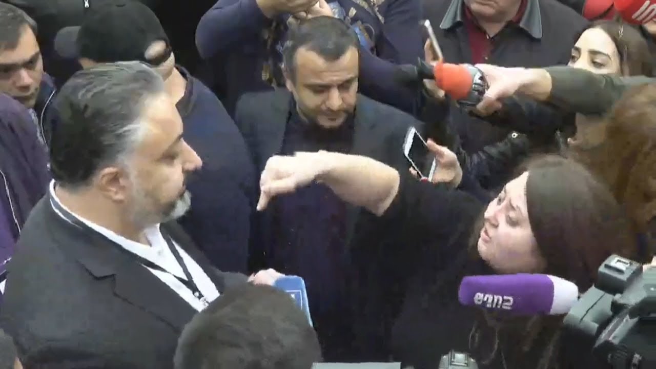 Ձեր քավորն ո՞վ է, իմը Սեյրան Սարոյանն է․ սրճարանի աշխատակիցը՝ թաղապետին