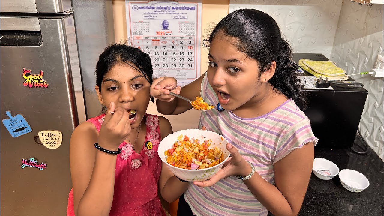 Lets make lay's mixture 🤷‍♀️#sreekutty #daughter #cookingvideo