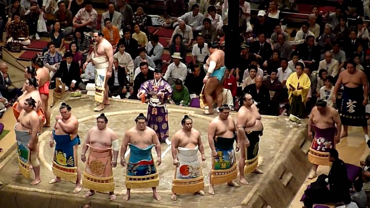 D&ocirc;hy&ocirc;-iri of the rishiki from the nishi side (Sekitori division)