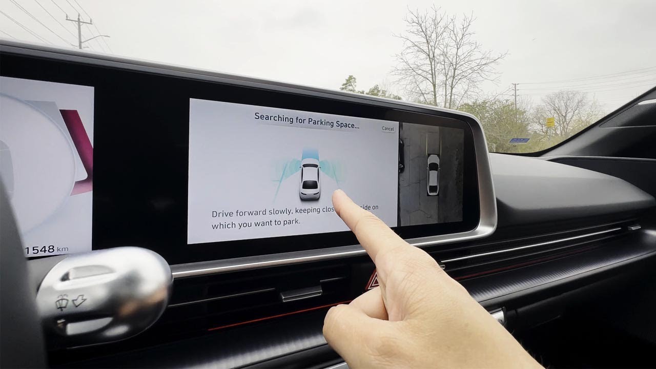 Как использовать систему помощи при парковке в автомобилях Hyundai