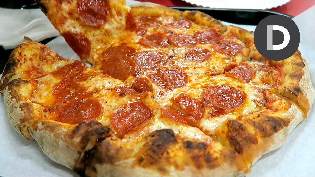 Pizza Frank Sinatra Style - VLOGMAS Day 4!