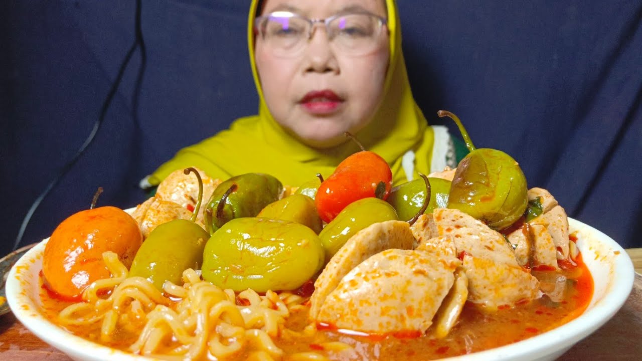 Pedes Nyelekit!! Indomie bakso sapi cabe gendot pedas mercon kerupuk mukbang