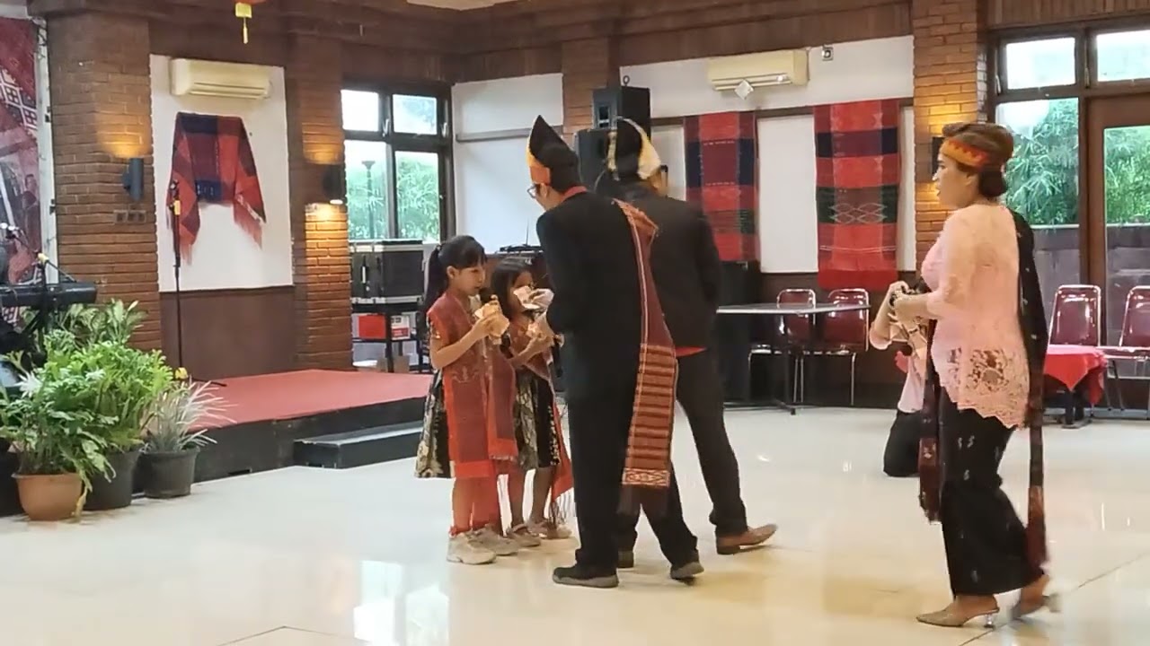 Perdana ka abel dan ka amel nyanyi dibonataon Punguan Pasaribu.