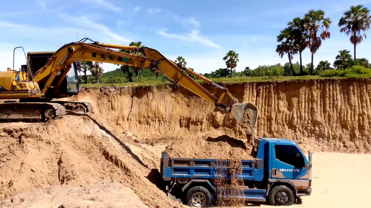 Omg! Dump Truck running in water  