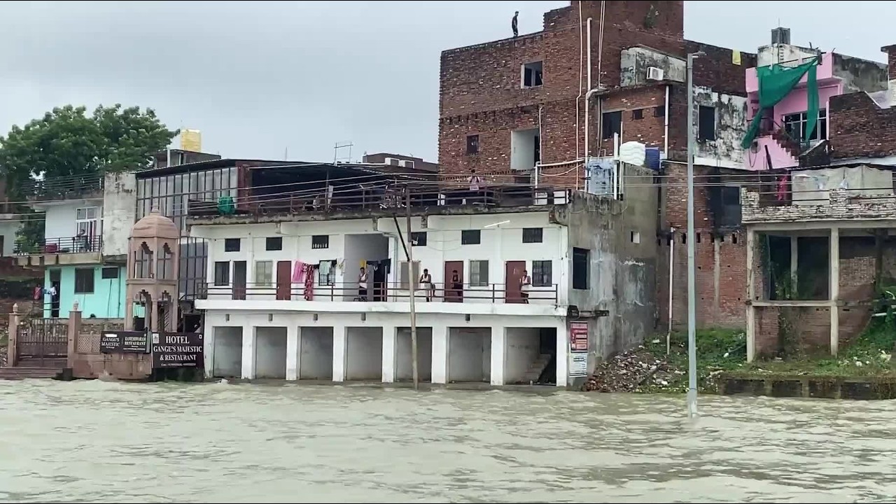 PRAYAGRAJ FLOOD LIVE 🔴: Ganga-Yamuna Water Enters Homes, People Stranded on Rooftops | Ground Report