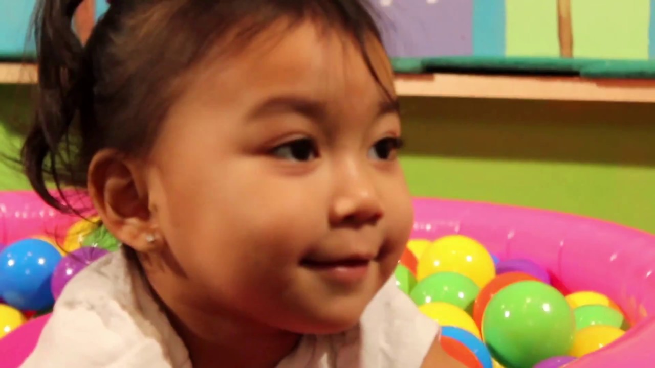 Lollie Tot - Bella - Child Pool With Colorful Balls (Episode 32)