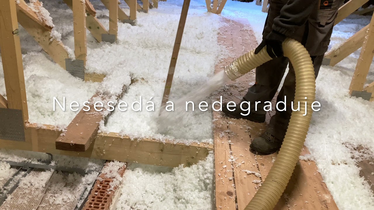 Zateplen&iacute; stropu Foukan&aacute; izolace Knauf Supafil Loft