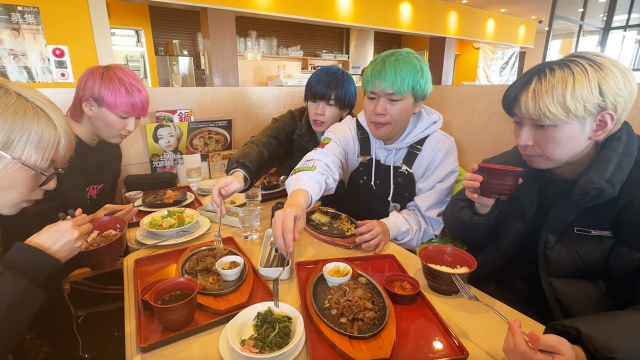 久しぶりにネクステが全員集まったのでジョイフルで仲良くランチ！！