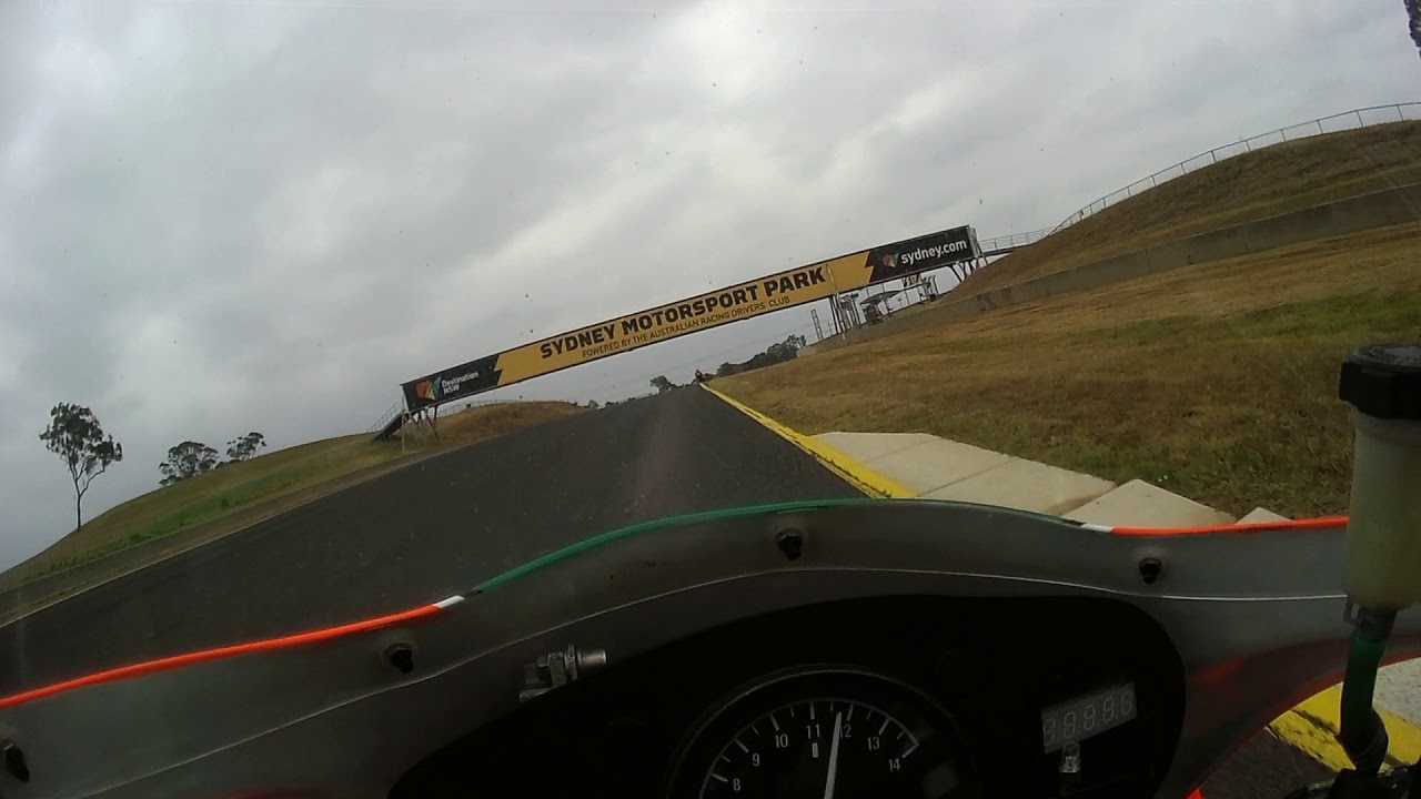 TZ250 3yl race start from pit lane. PCRA Eastern creek. first ride.