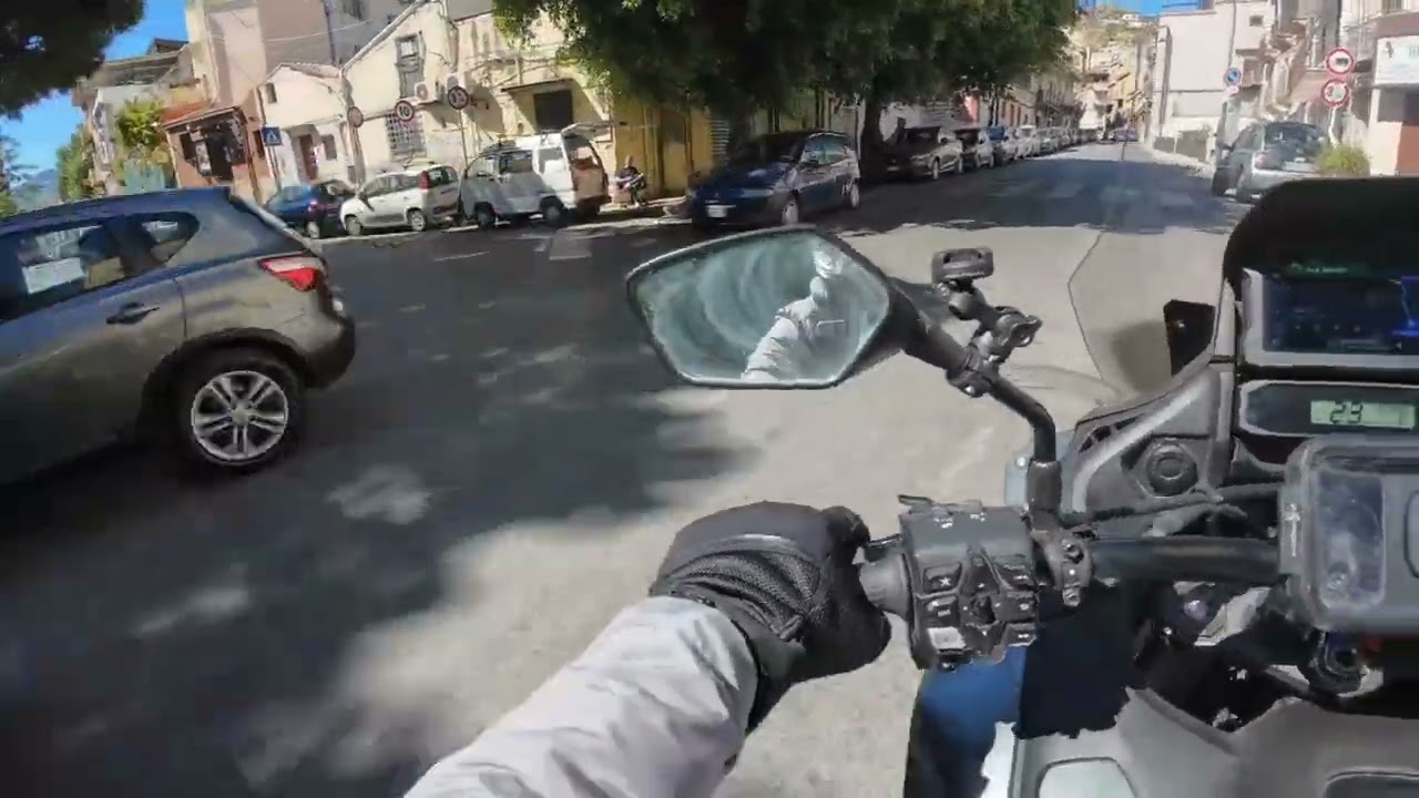 Honda NT1100 nel traffico cittadino