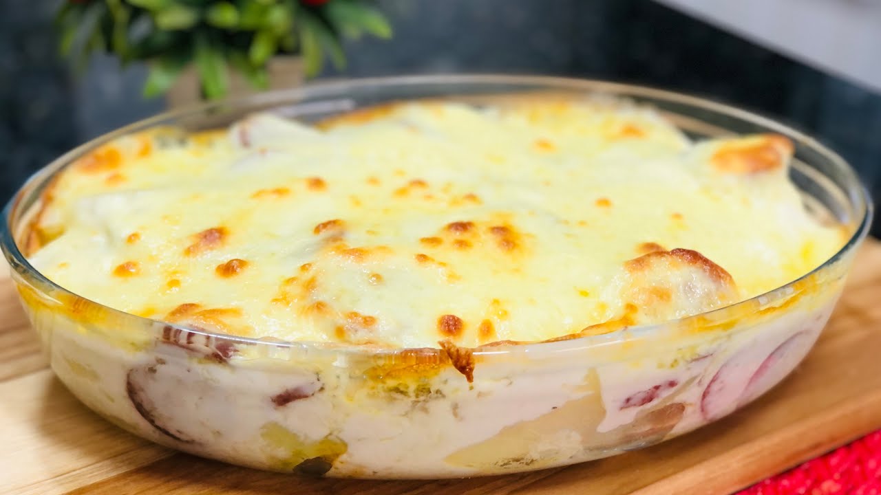 TEM BATATA EM CASA ? VOCÊ VAI QUERER FAZER SEMPRE !! BATATA GRATINADA COM CALABRESA!!