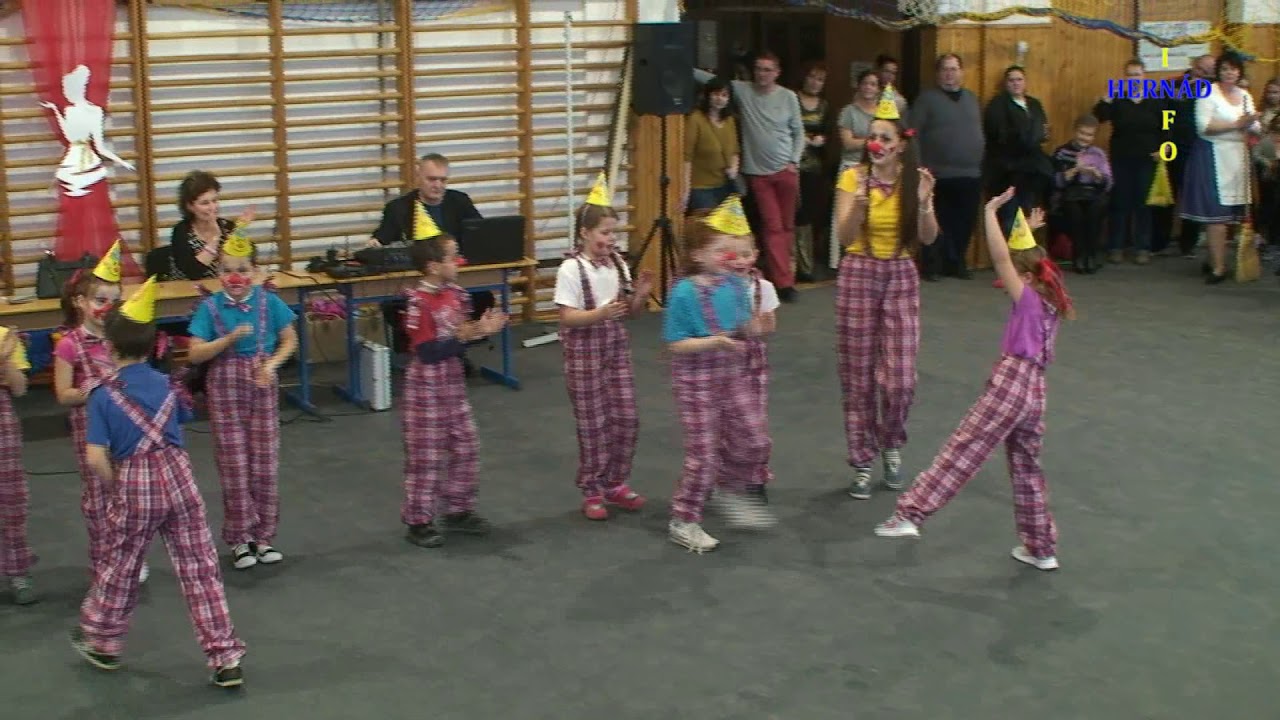 Farsang a hernádi iskolában 1. a Bohócok