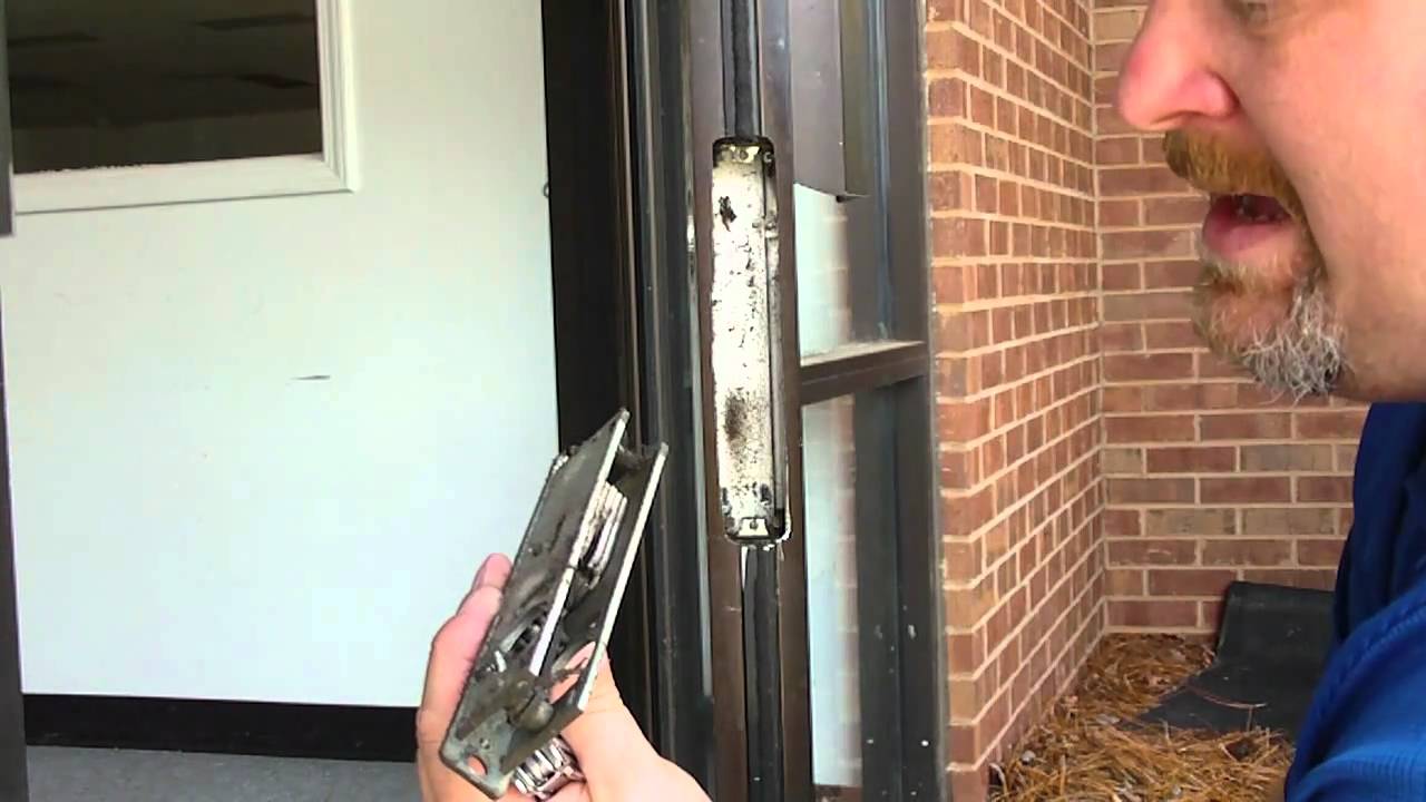 Как снять, переустановить и устранить неполадки в замке Adams Rite Deadbolt или Hookbolt для витрины