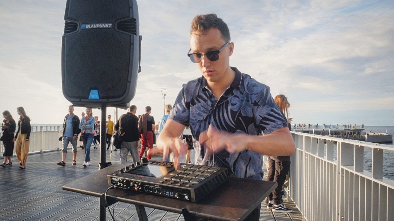 Finger Drumming Street Performances Compilation [AKAI MPC LIVE]