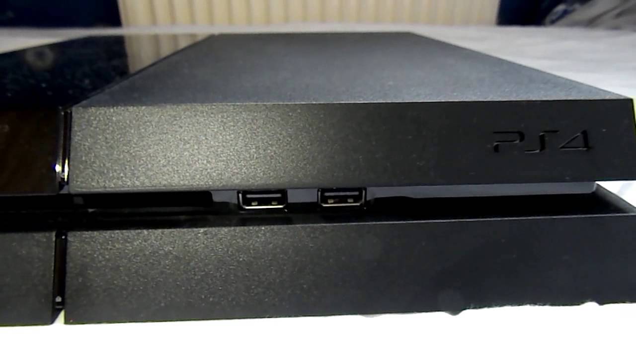 Xbox One VS PS4 - Design and Size [Hands On]