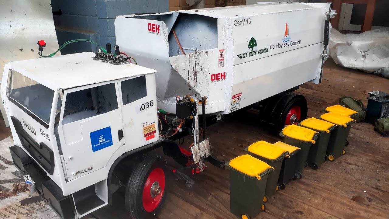 Model Garbage Truck Collecting Recycling
