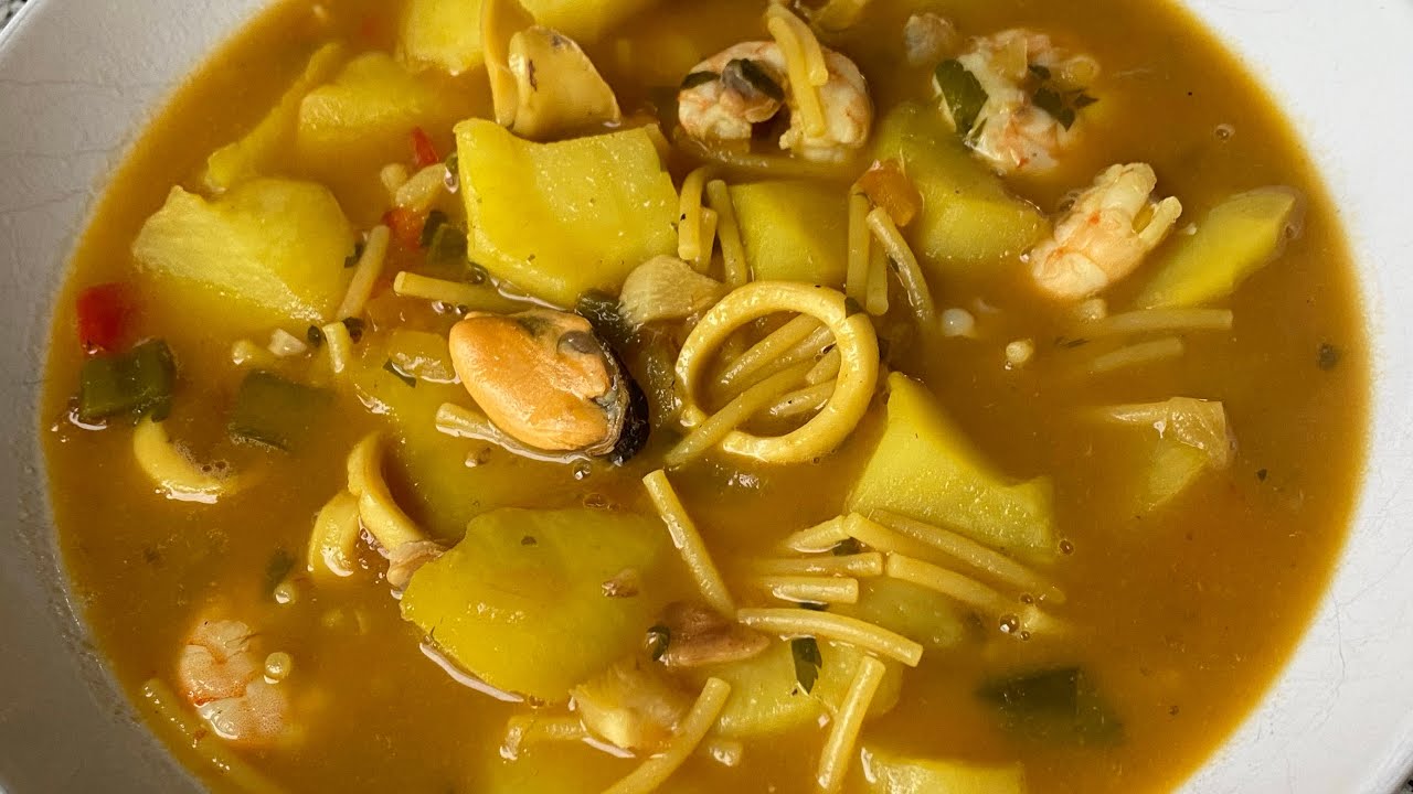 Cazuela de fideos con marisco. Una receta muy marinera.