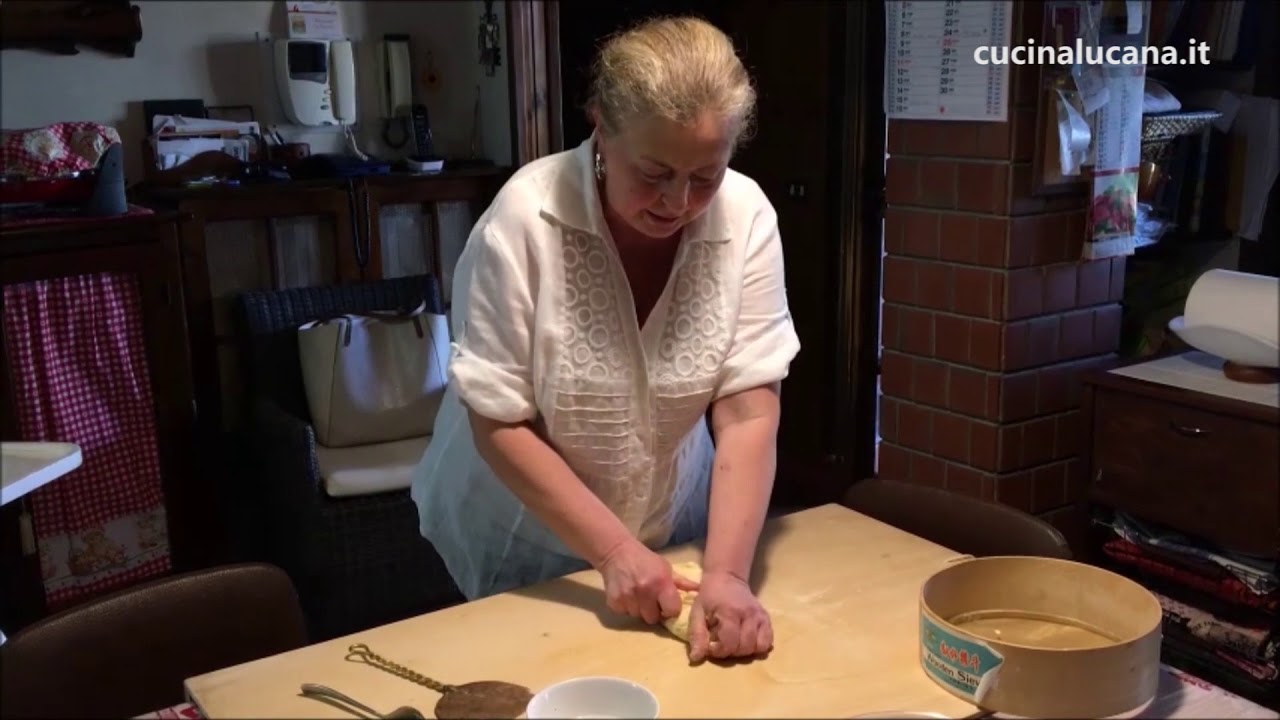 Calzoncelli di ricotta dolce con il ragù (Altamura)