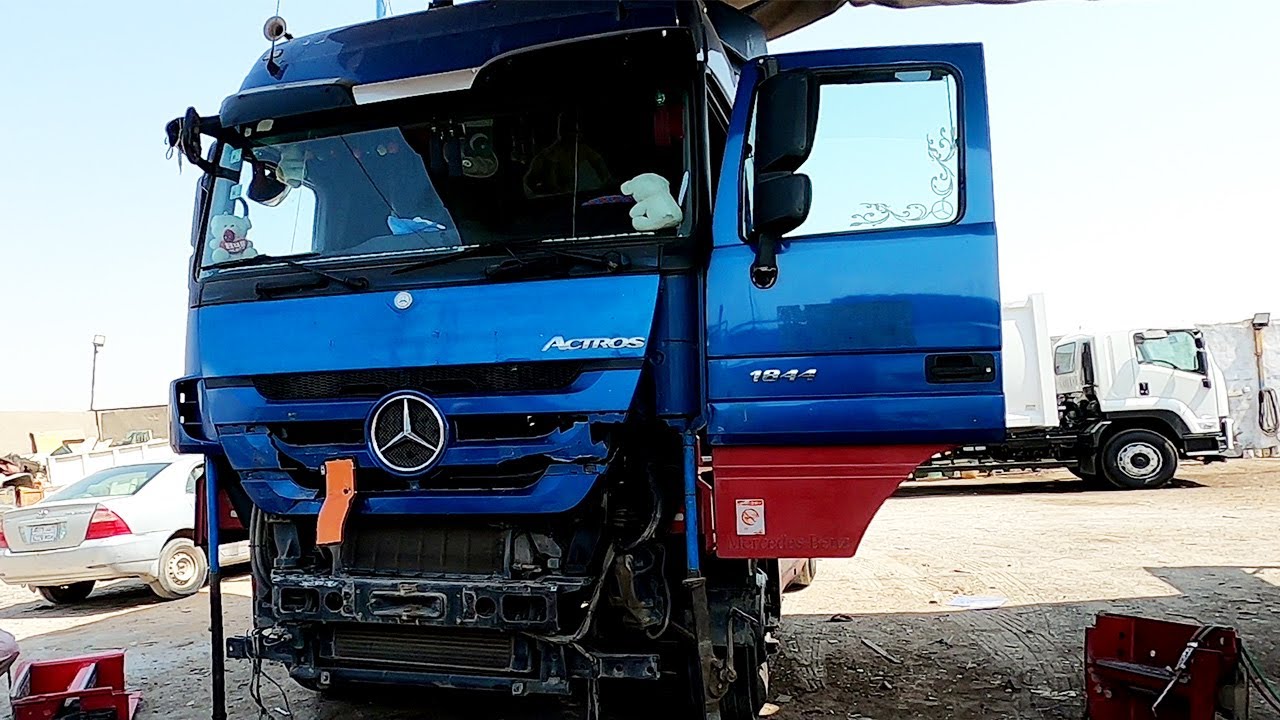 How to restore an accident Mercedes truck cabin ‘Chassis and new parts fitting Truck Cabin Repairing
