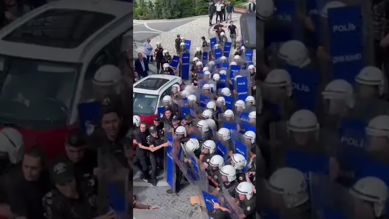 Kayyum G&uuml;rsel Tekin CHP İl Başkanlığı&rsquo;na geliyor! Polis ile CHP&rsquo;liler arasında arbede #shorts