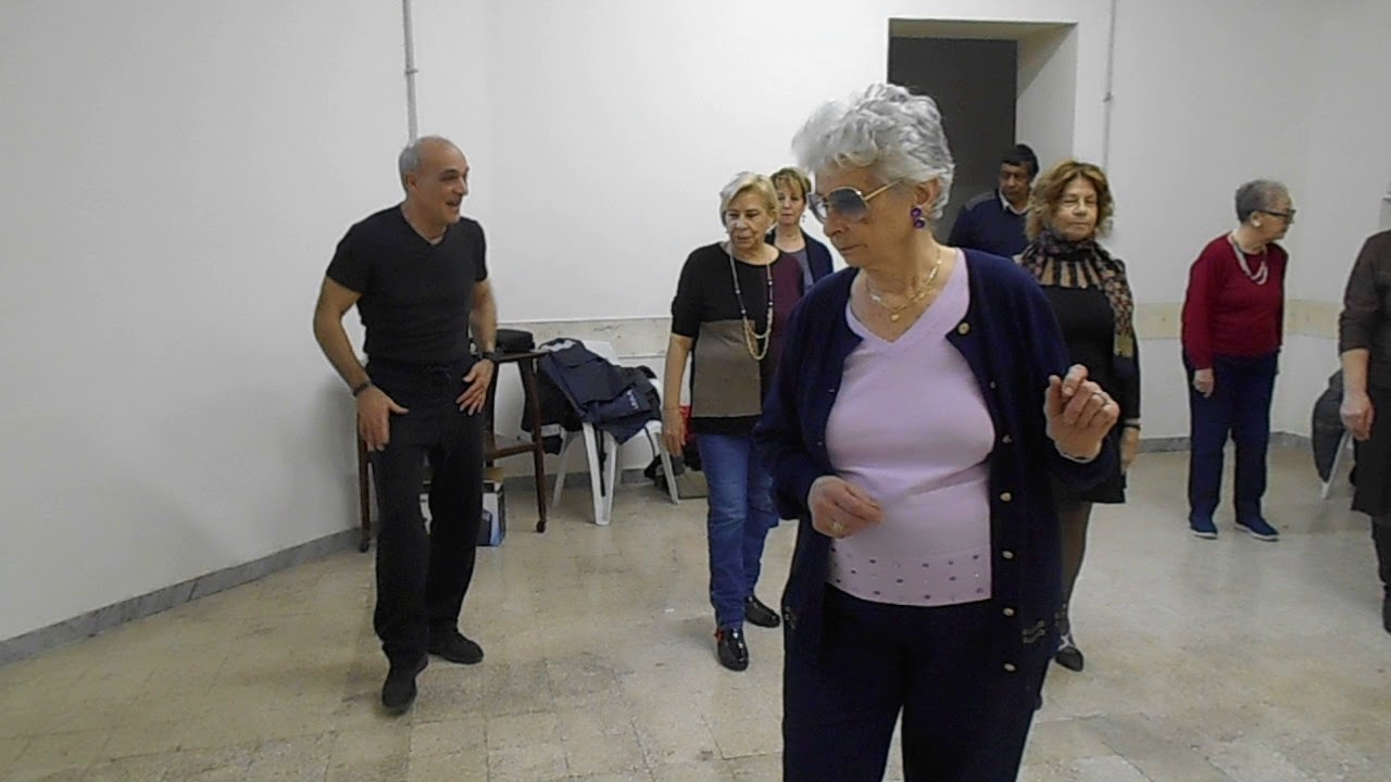 Scuola di ballo di gruppo al Centro Sociale Anziani Esquilino