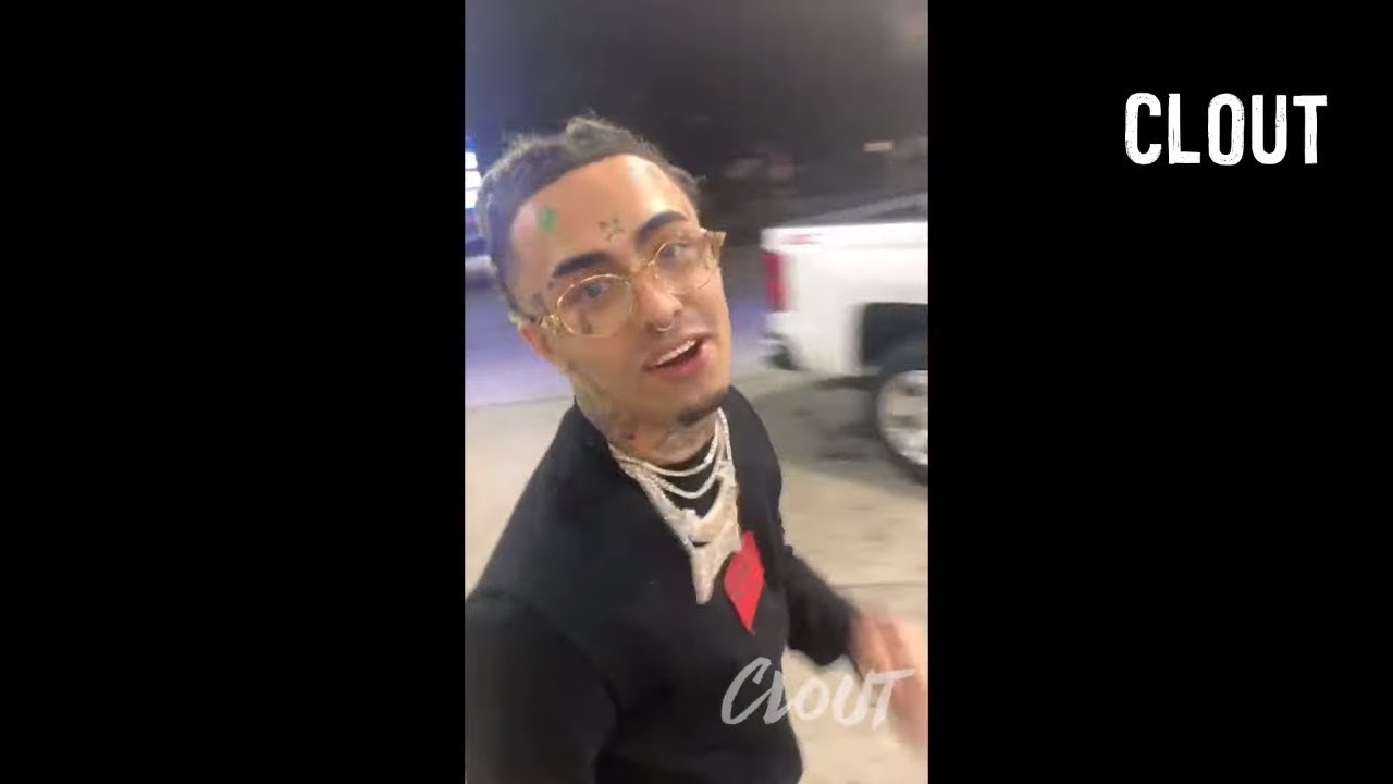 Lil Pump Flexing All His Jewelry With No Security !!!