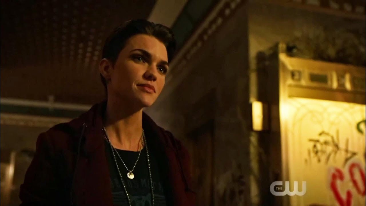 Barry, Kara and Oliver meet Kate Kane (Batwoman) | Elseworlds Part 2