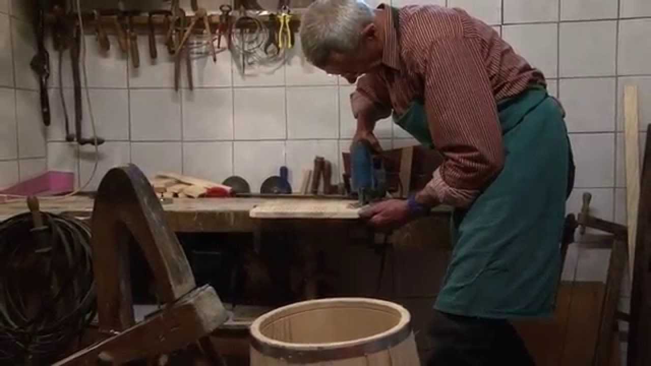 Izdelovanje škafa / Handgefertigtes Wasserschaff