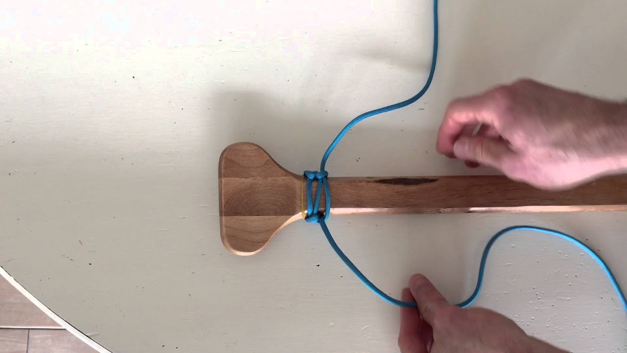 Paracord Paddle Wrap, Starting the Cobra Knot