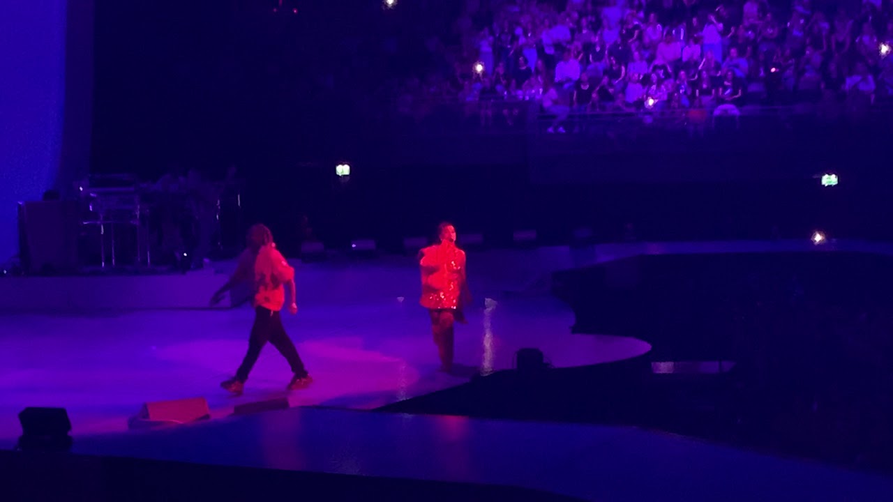Ariana Grande & Social House - Boyfriend(Sweetener World tour live in Amsterdam)(23/8/2019)
