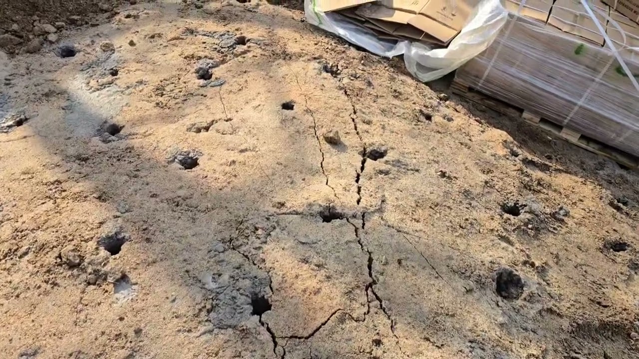 건설현장 소음진동없이 발파없이 암반을 파쇄 및 굴착하는 공법 유석토건주식회사 010-8878-6627 #팽창성몰탈 #비폭성파쇄제 #비폭성암파쇄공법 #무진동암파쇄공법 