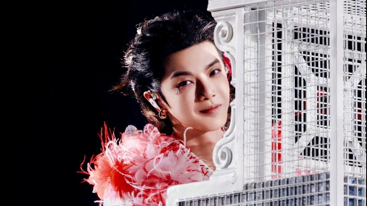 Hua Chenyu - Full moon love (fan video🌹) 华晨宇 - 满月之恋
