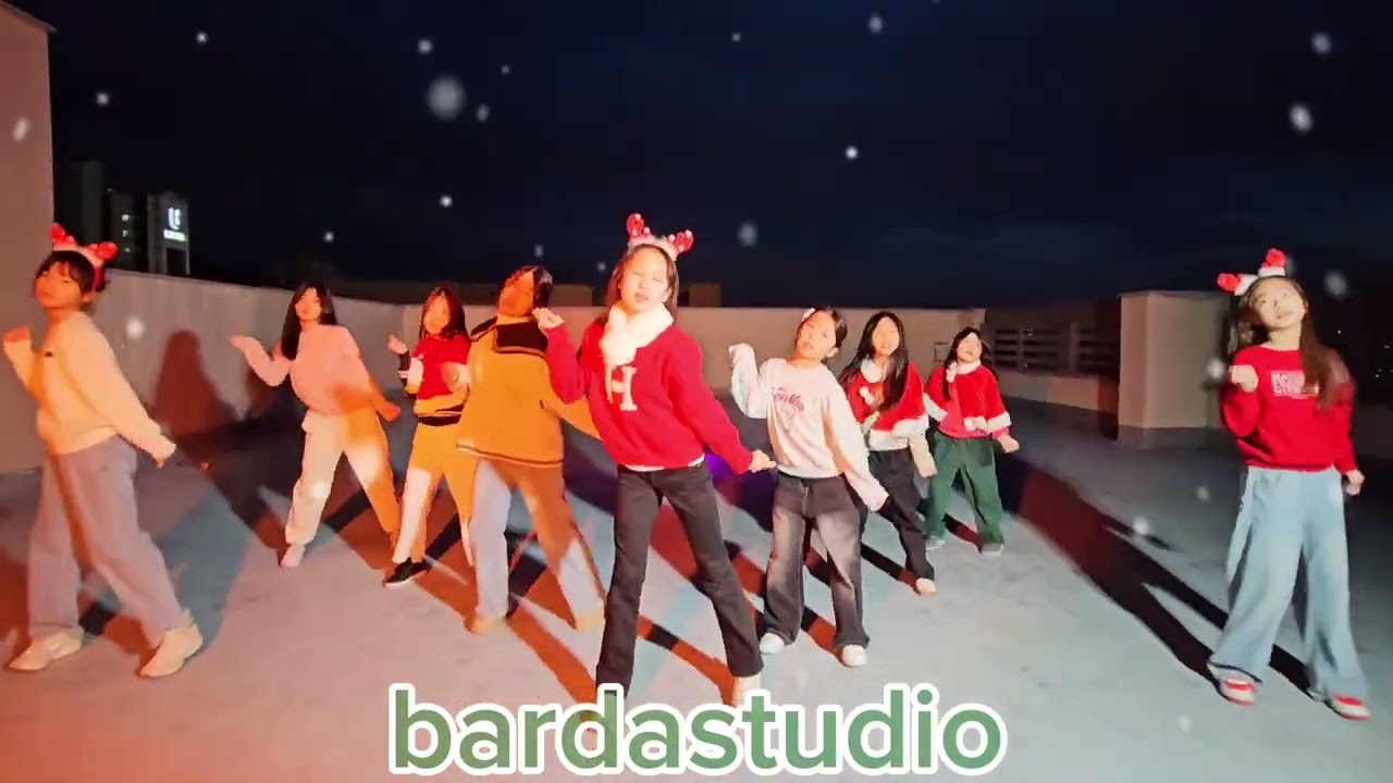 🎄 화·목 5시 | BARDA 선생님의 아이돌 B반 🎄이번 수업은 크리스마스 분위기 가득한 모음곡으로즐겁고 신나게 안무를 완성해봤어요🎶