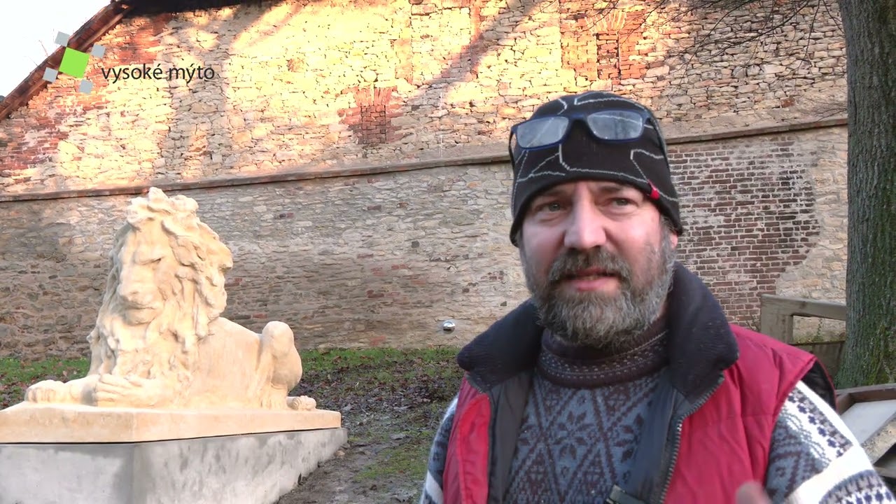 Vysoké Mýto / Do Masarykových sadů se po více než roce vrátila replika ležícího lva