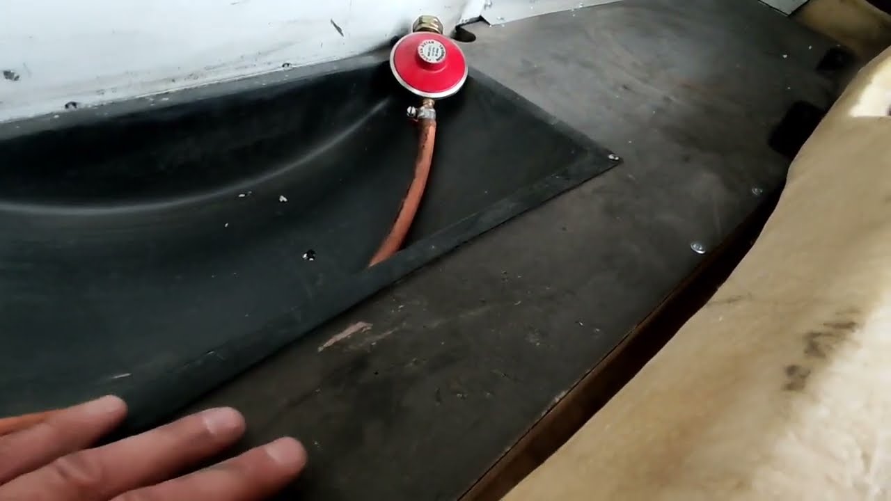 Ремонт прицепа-каравана Swift