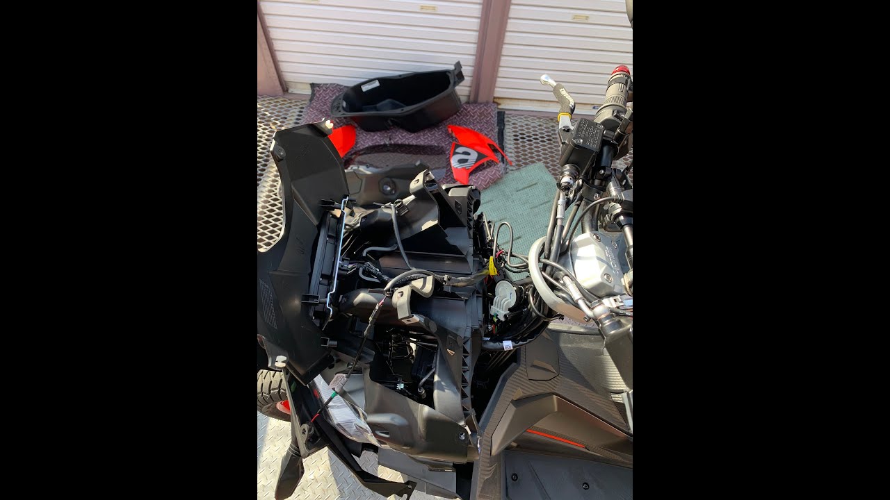 aprilia SRGT 200 解体新書　その１