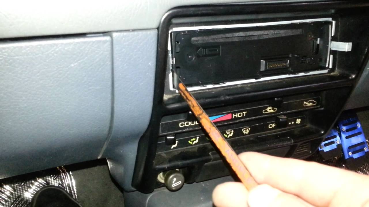 Как снять магнитолу PIONEER с монтажного кронштейна