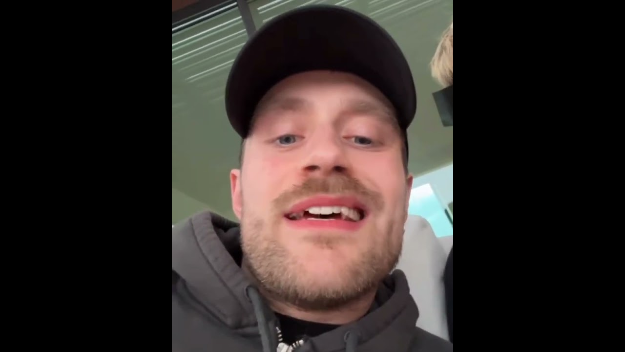 Ski Aggu Partei l&auml;sst gr&uuml;&szlig;en