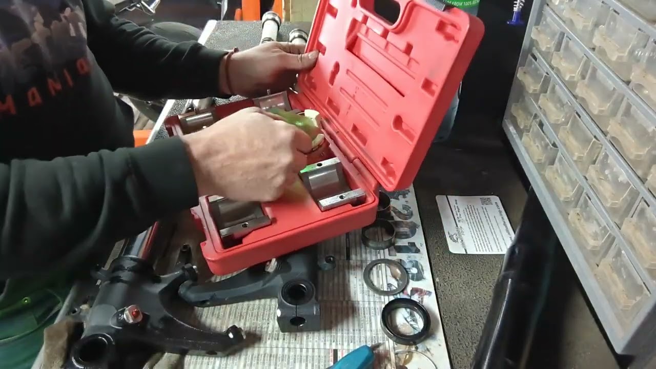 2007 Honda CBR600RR Fork Seal Replacement with Metric Maniacs!