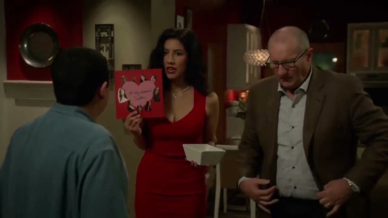 Modern Family - Gloria's Sister hits on Jay on Valentine's Day #comedy @SITCOMHUB1