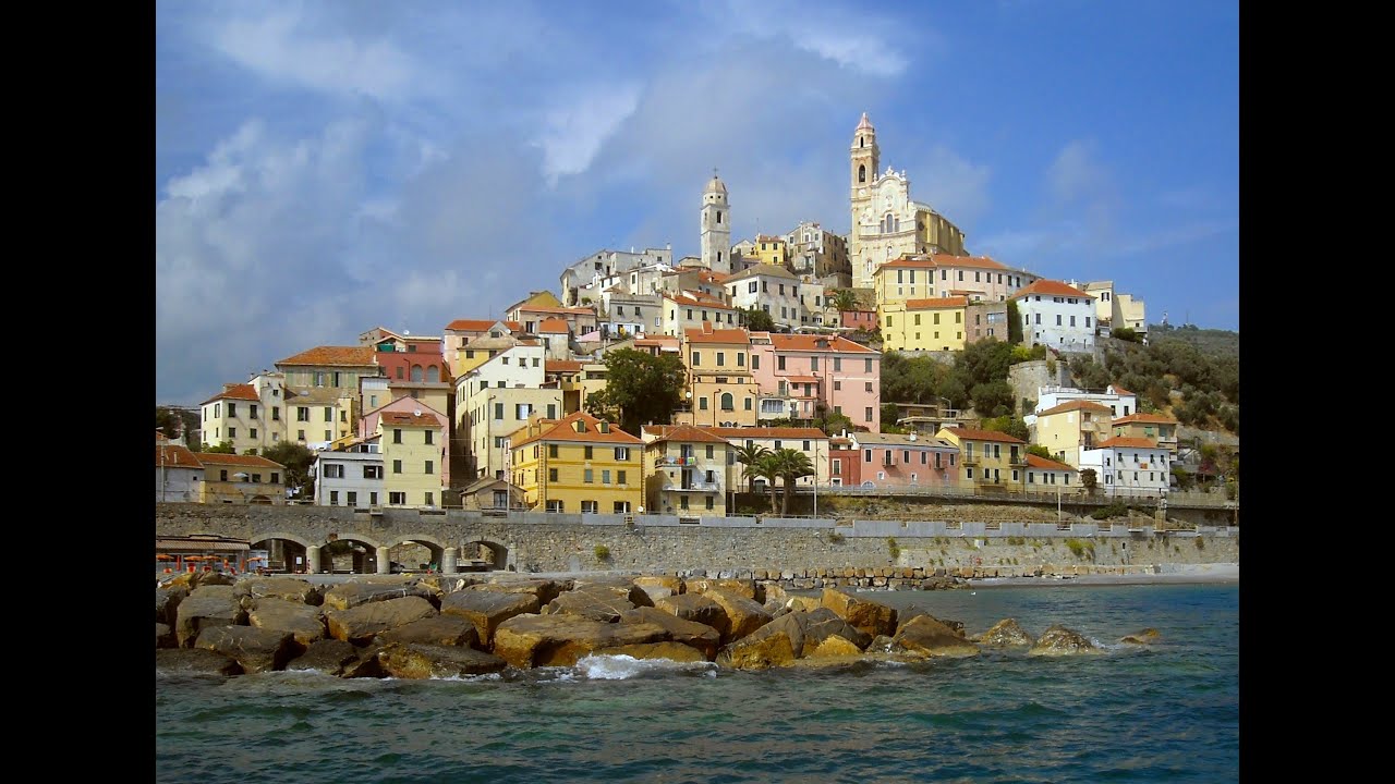 Liguria da amare: Cervo il borgo medievale, tra mare, storia, tragedie e tradizioni.