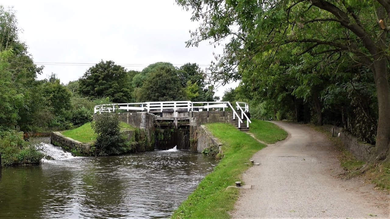 Canal Path Walks: Shipley to Keighley on the Leeds to Liverpool Canal. 6.5 miles
