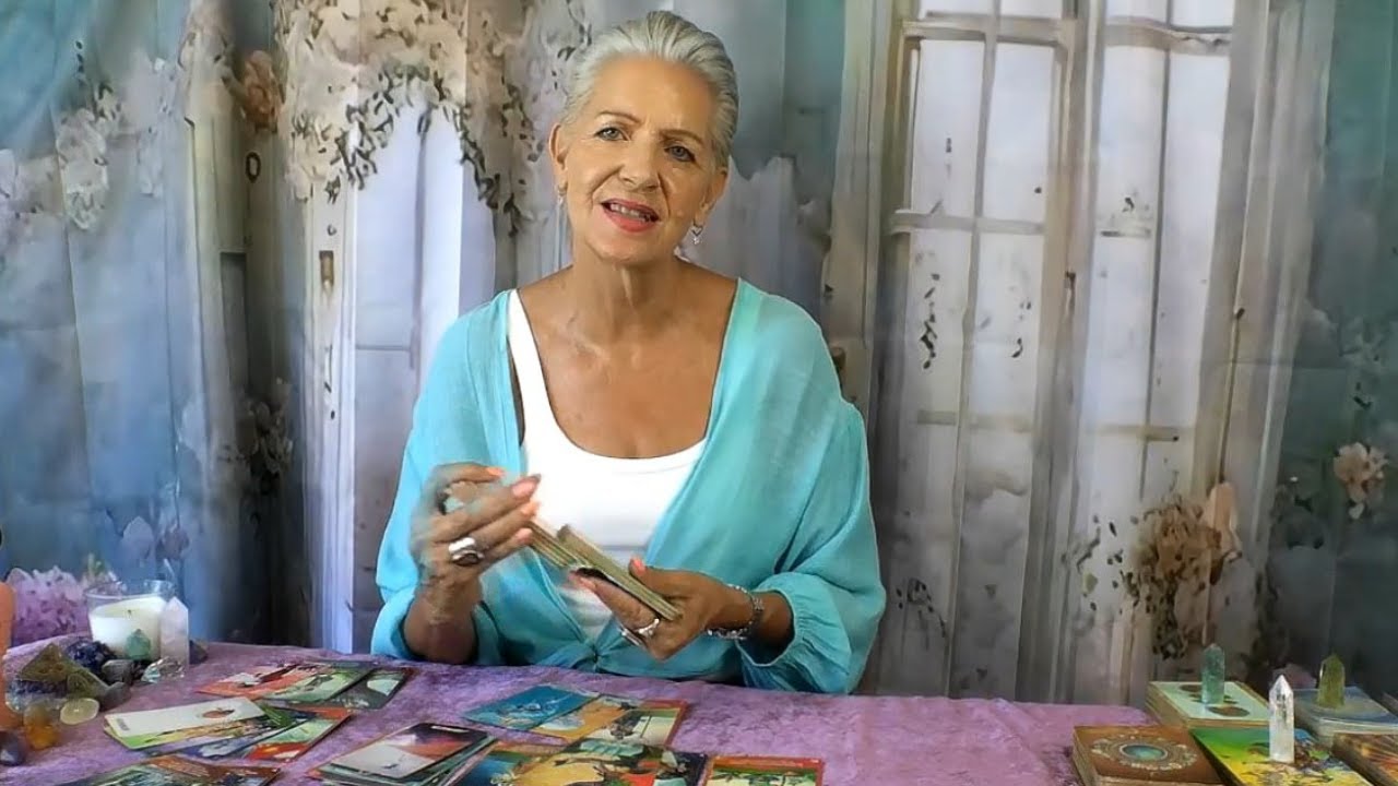 AQUARIUS Unexpected Money PLUS *Employment Change* on Cards! Desire to Move On...Get a Fresh Start!