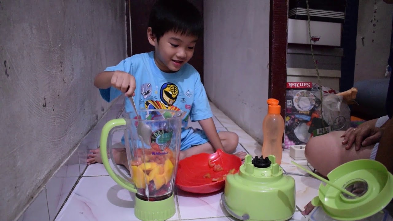 Bikin Jus Buah Bareng Mama