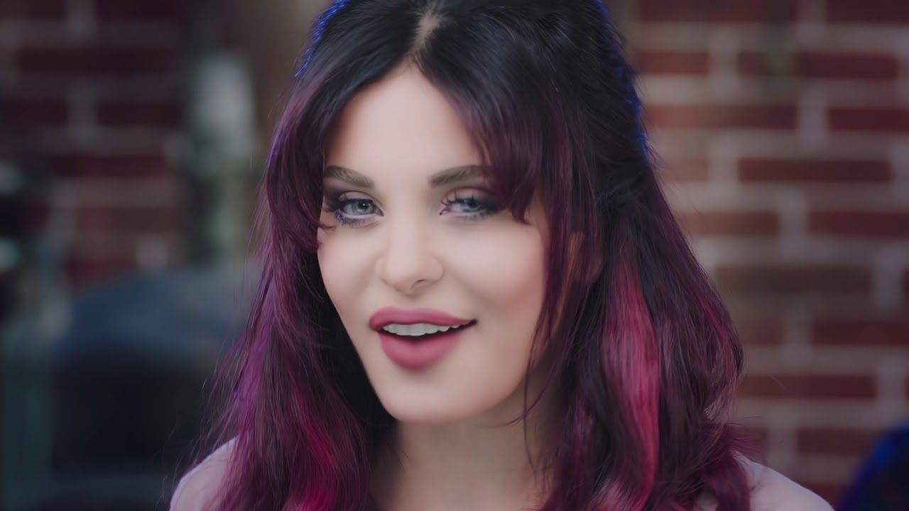 Dominique Hourani  - Kol Khams dakayek (2018)كل خمس دقايق شاهد الفنانة دومينيك تضرب رجلا في مقهى ٥